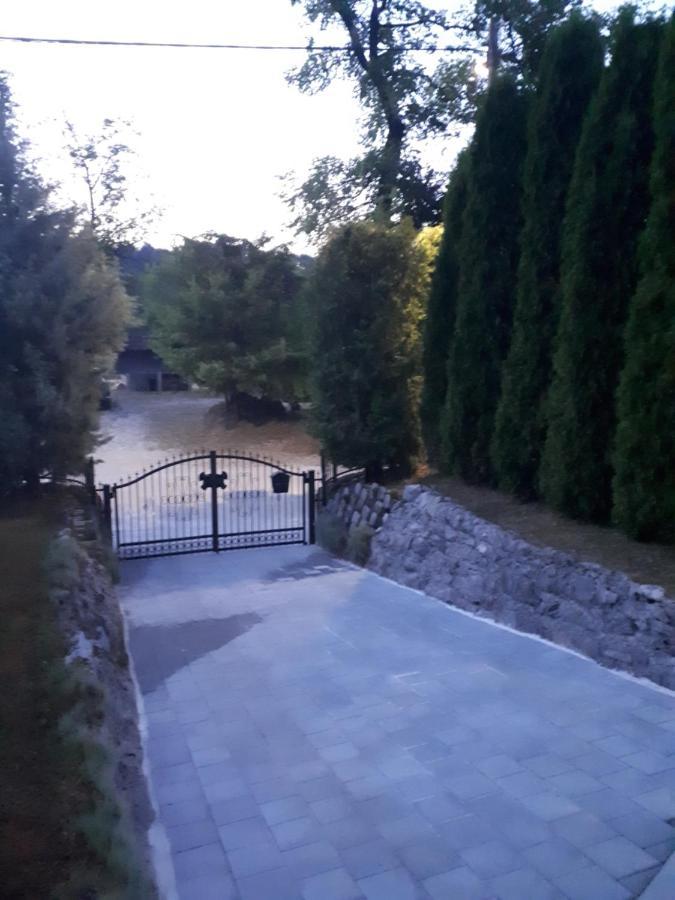 Studio Apartman Firdaus-Bihac, Dobrenica Bb Bihać Exterior foto